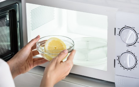 How to perfectly clean a microwave oven?
